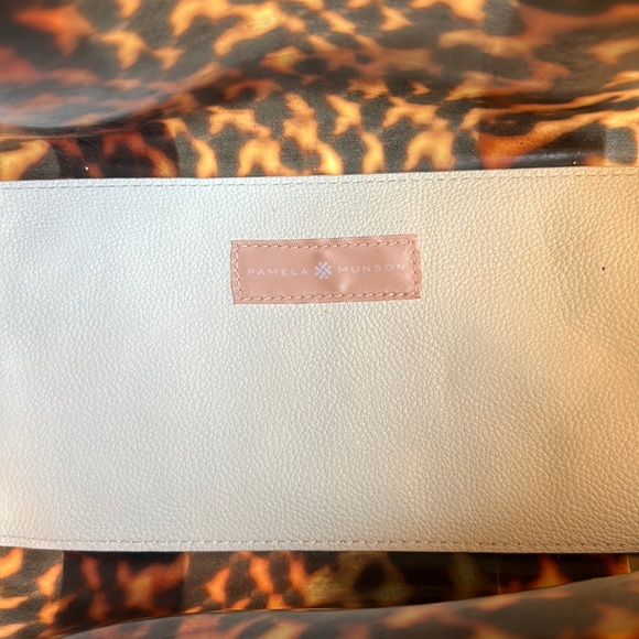 Pamela Munson The Avis Tote in Tortoise - Picture 8 of 8